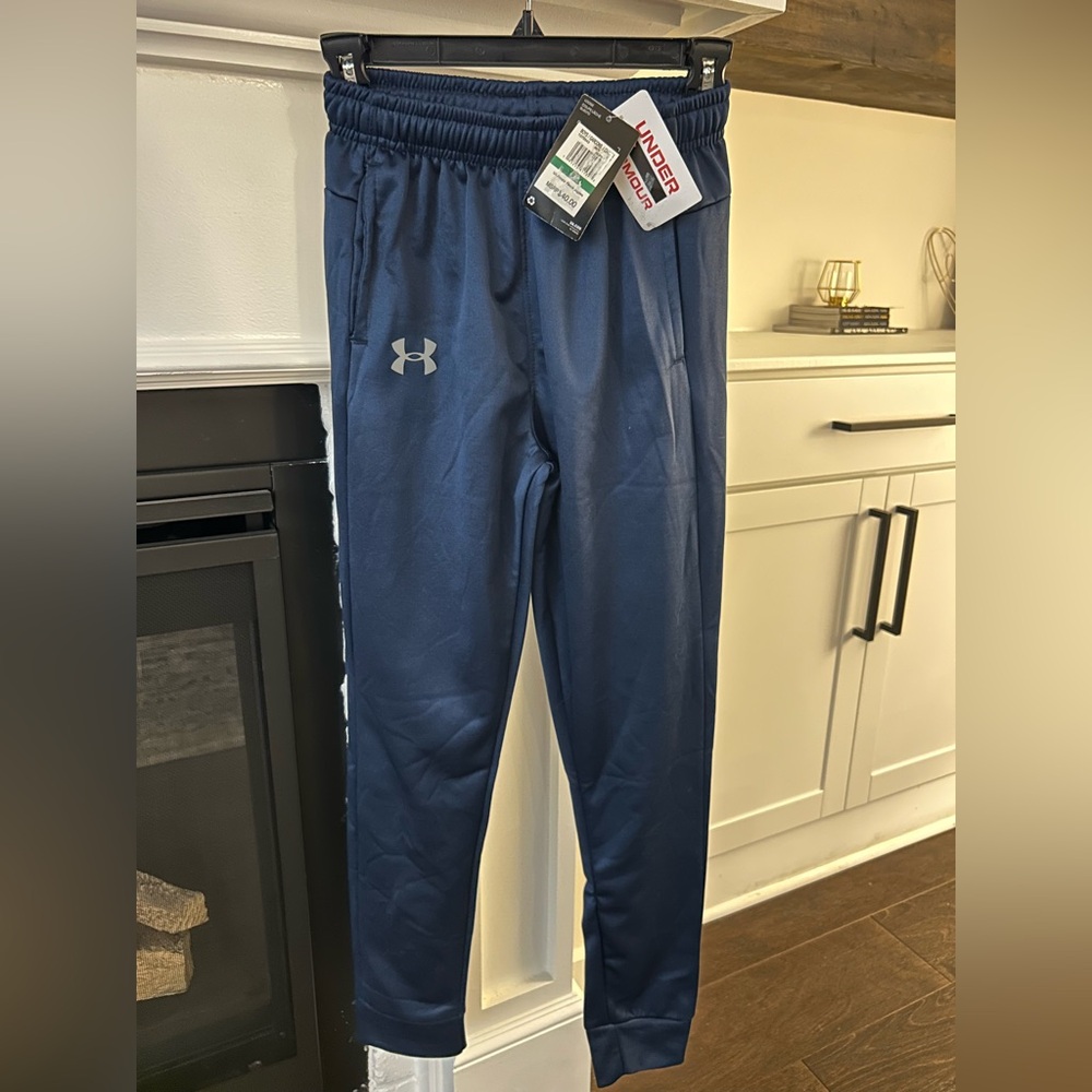 NWT Under Armour fleece joggers, youth large